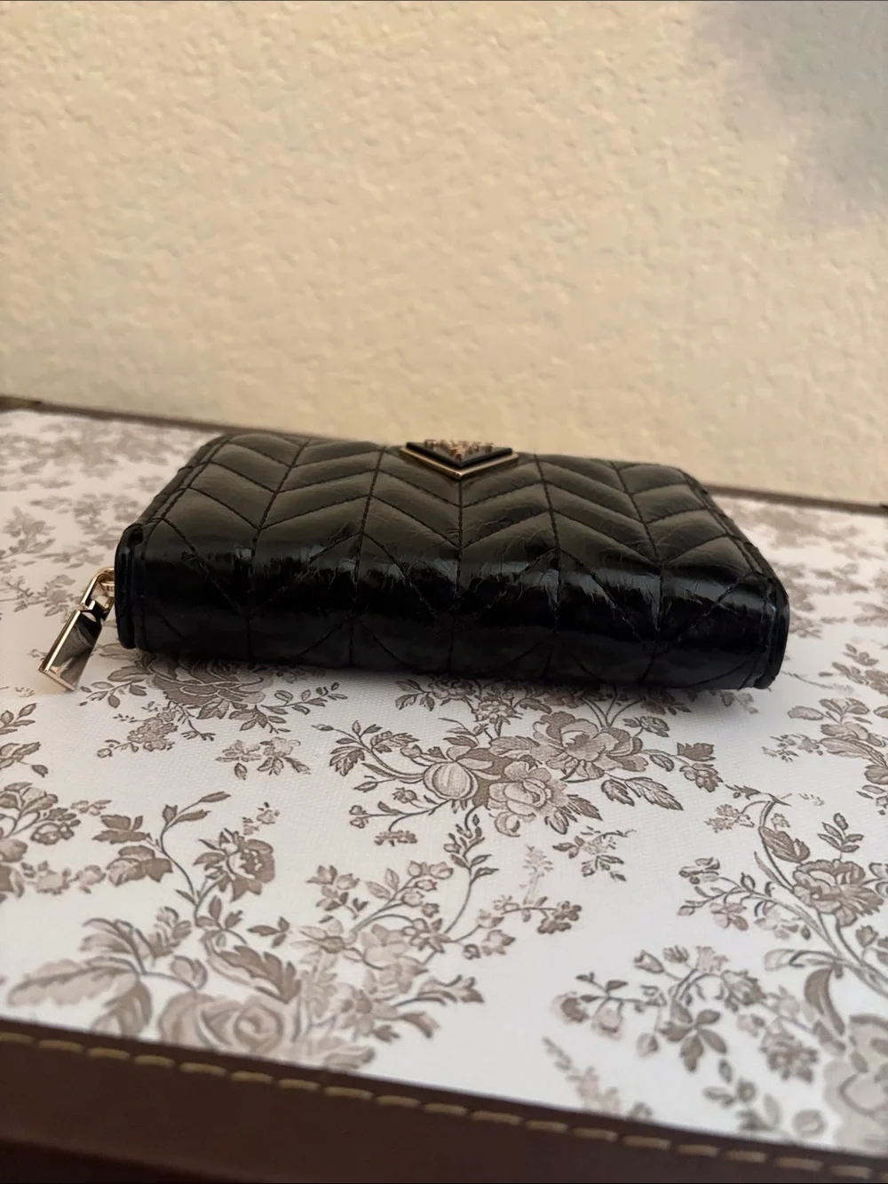 Guess Chevron Quilted Compact Black Leather Wallet Clutch for Bag Like New